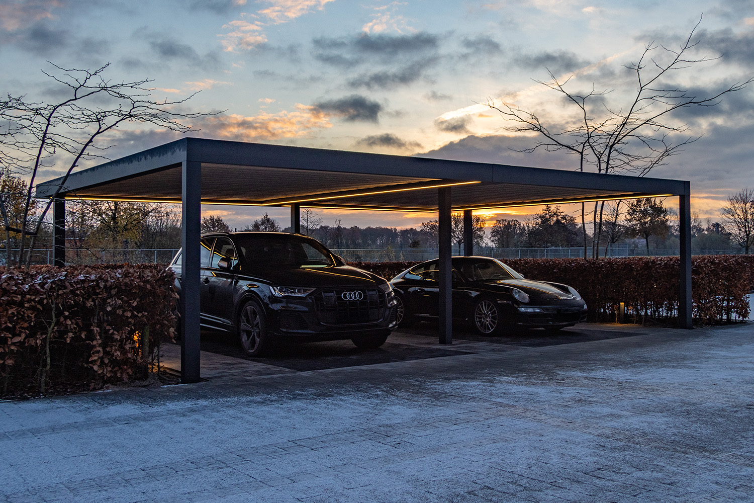Carport_doppel_RAL7016_LED-Stripes_2_web